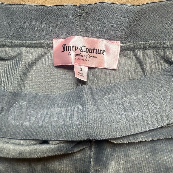 **2 4 PRICE OF ONE:))** Juicy Couture Women’s Size Small Gray Velour Shorts JCT - Picture 2 of 7